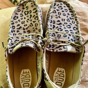 Hey Dude womens leopard print uppers